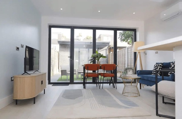 Stylish London Flat with Garden, Close to City