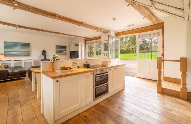 Stylish luxury cottage in historic country estate - Belchamp Hall Coach House