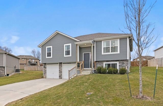 Stylish MidModern 3 Bed New Build - Upper Level/Private Entrance