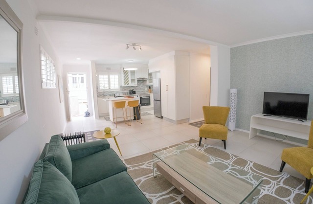 Stylish Modern apartment in Sea Point, the heart of Cape Town.