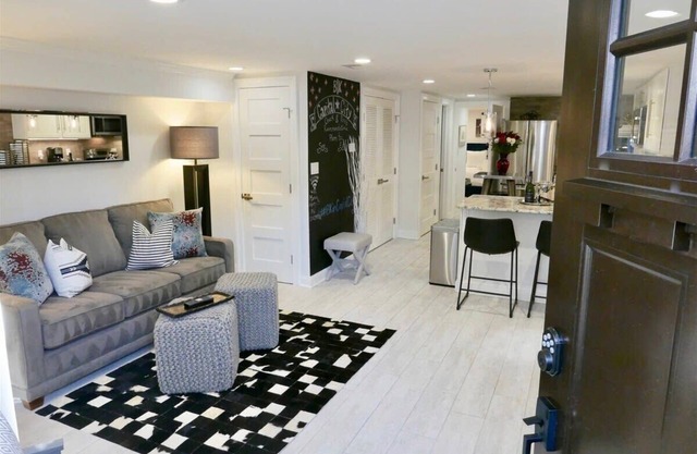 Stylish & Modern Apt Shaw PKING!