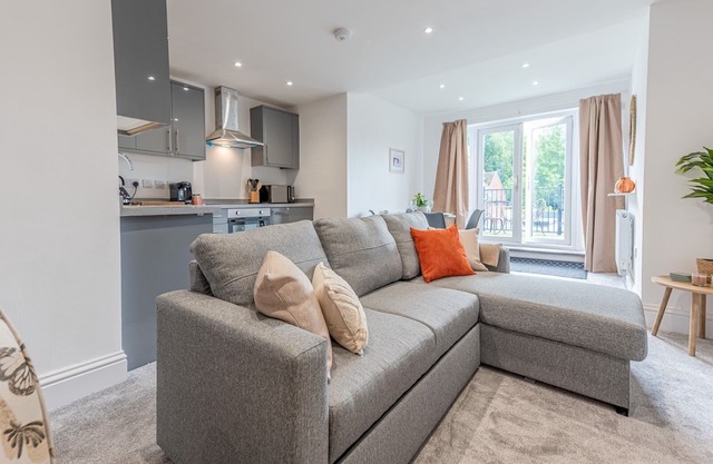 Stylish Modern Apt with Terrace | Pass The Keys