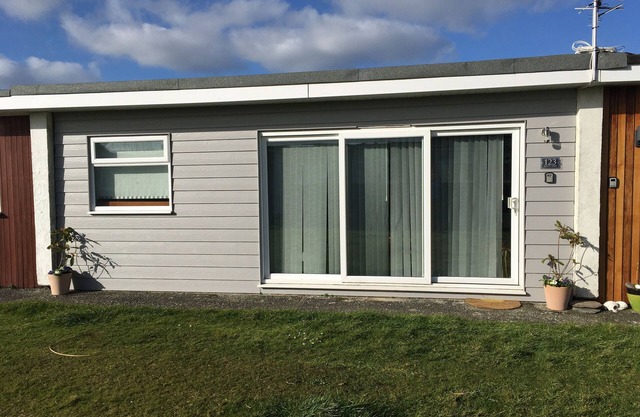 Stylish modern dog friendly two bedroom chalet in Dartmouth
