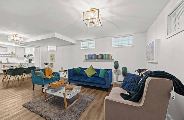 Stylish Multi-Bedroom Home Minutes from Downtown
