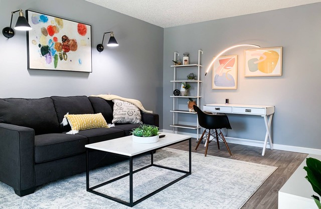 Stylish, New & Clean 1b apt w/King Bed+Pool+Gym+Parking