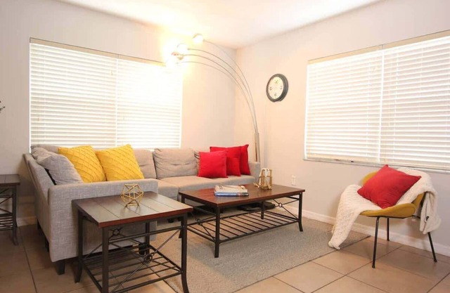 Stylish Nordic Stay, Walk to Hospital & Beaches