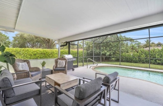 Stylish Pool Home Close to the Beach