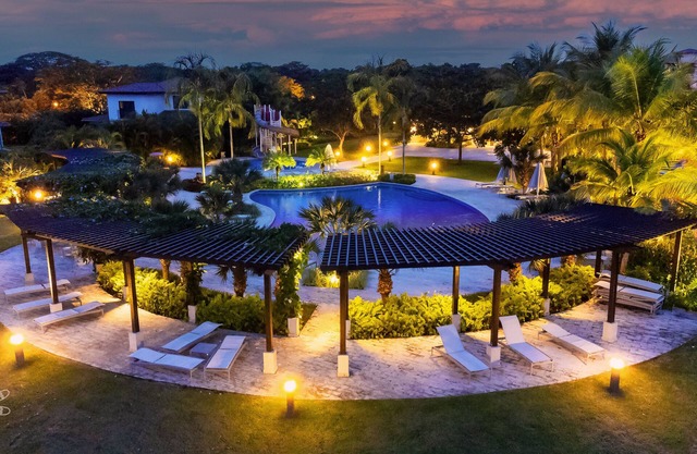 Stylish & Quiet ~ Breathtaking Laguna Views ~Pool