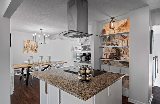 Stylish Remodeled 6 Br House in Minneapolis! New linens, THE ONE!