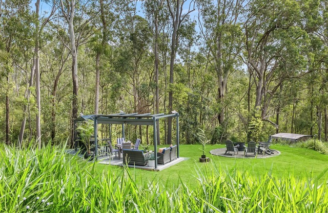 Stylish, Scenic Rural Retreat, foothills of Mt Mee in Queenlsand, Australia