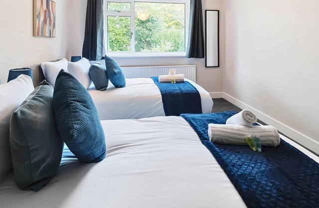 Stylish & Spacious Stay | Garden | 2X Free Parking