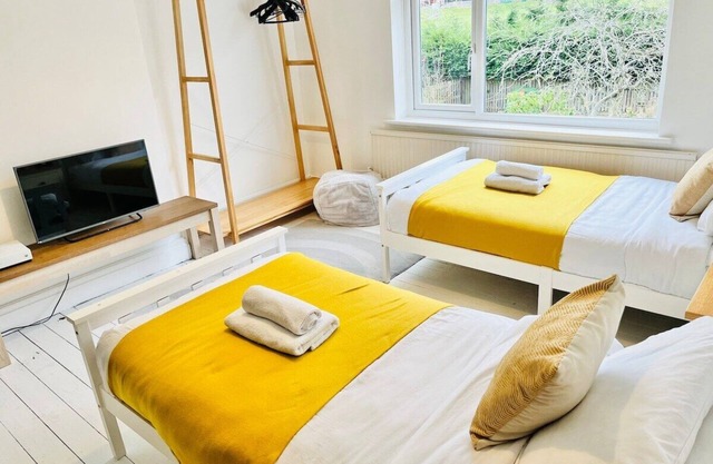 Stylish Stay in Horsforth Lodge