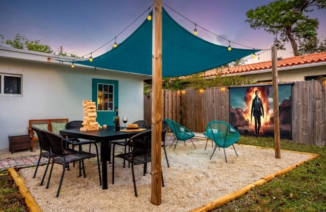 Stylish Studio Close to Downtown & Beach