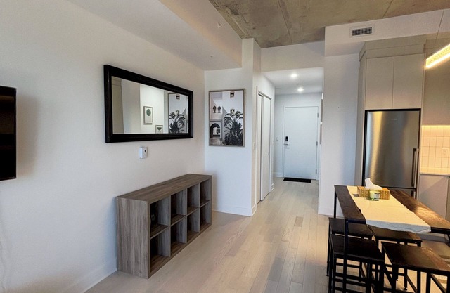 Stylish Studio on the 24th floor in Griffintown