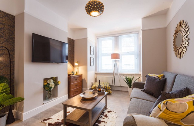 Stylish Town Centre House - Sunny Decking, 300 mb/s, Pking