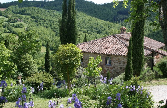 Stylish Umbrian Farmhouse with Private Pool, Beautiful Gardens & Stunning Views.
