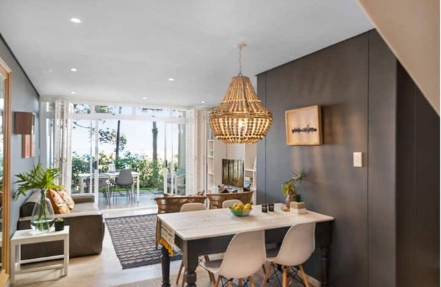 Stylish Umdloti beach flat, pool & sea views