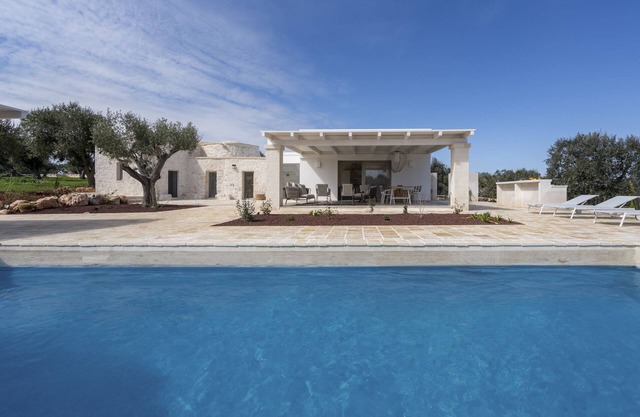 Stylish Villa with Panoramic View, Infinity Pool, Just 15 Min. from Top Beaches