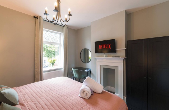 Stylish & Well Equipped Modern Home in Birmingham with WiFi