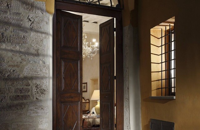 Stylishly renovated 170qm apartment in antique centre of Perugia, quiet location