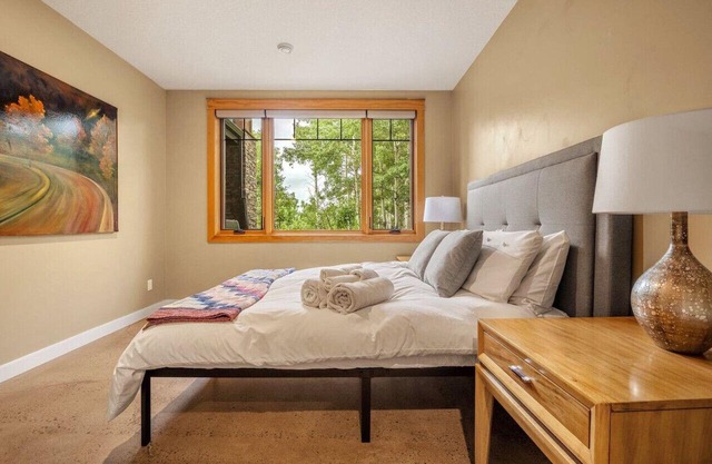 Sub Urban Getaway » Free Banff Pass » Fireplace