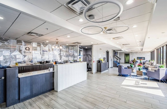 Suburban Studios Roseville-Detroit North