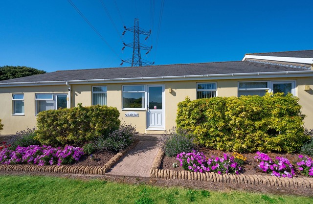 Sugar Loaf Cottage - One Bedroom House, Sleeps 2