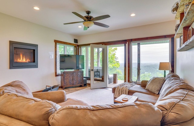 'Sugarloaf' House: Scenic Getaway Near La Crosse!