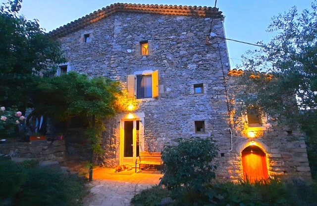 ★ Suite B&B 2 bedrooms ★ WIFI and TV ★ swimming pool and spa ★ breakfast included