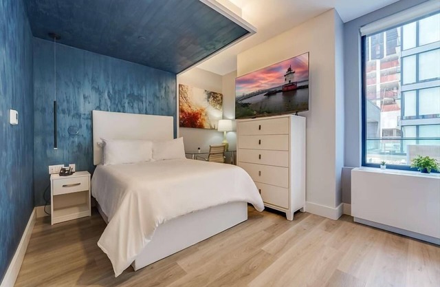 Suite+Balcony | Full Bed+Kitchenette | near NYC