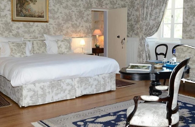 Suite-Connected-Ensuite-Garden view