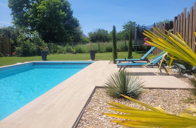 Suite Dans Villa Avec Piscine au Calme Proche du Circuit des 24h du Mans