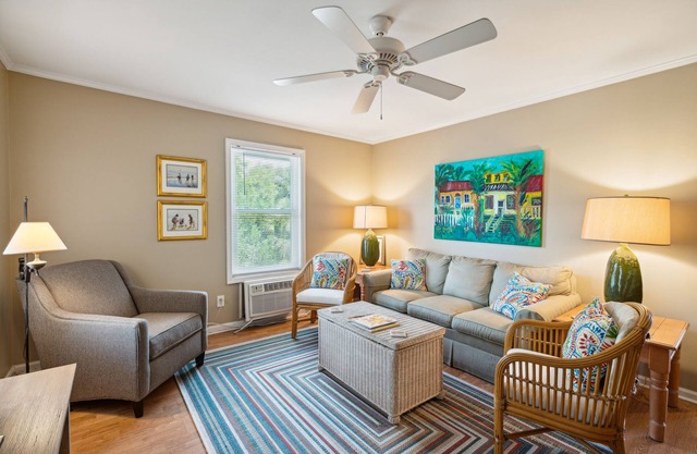 Sullivans Island condo, centrally located, near beach & more - 20 Island House