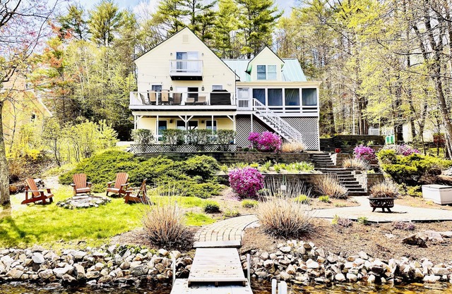 Summer fun! Gameroom, kayaks, paddleboards, fire pit, screen porch, decks
