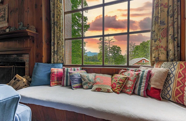 Summer Getaway with Private Lake Access