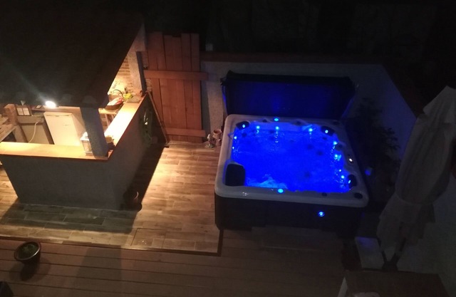 Summer rental beautiful house for 8 people with jacuzzi 25 minutes from Canet
