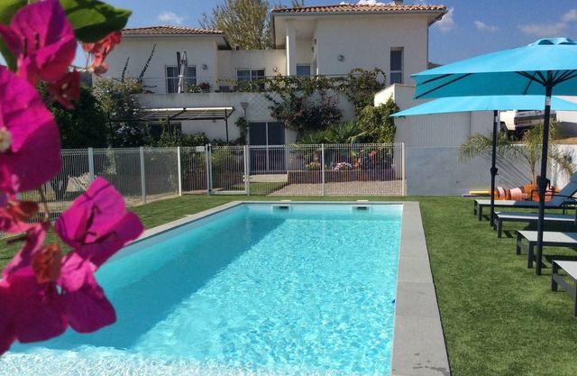 Summer rental, private pool and children's play area https:/youtu.be/1OdkK4frvPE