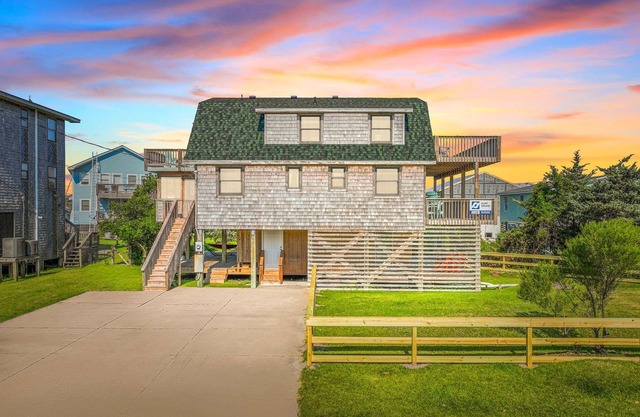 SUMMER SAVINGS - Soundside Dog Friendly Home w/Private Saltwater Pool & Hot Tub