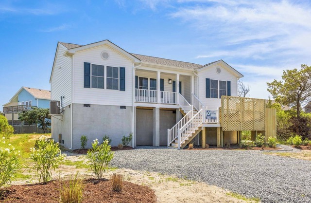 SUMMER SAVINGS - Soundside Dog Friendly Home in Avon w/Hot Tub, Grill, and TVs
