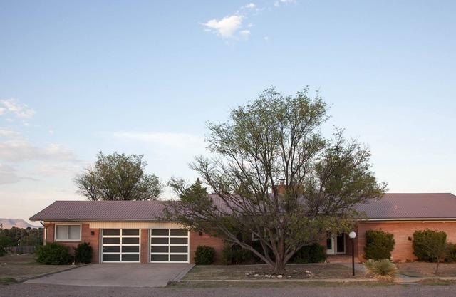 Summer Special - Remodeled mid-century home overlooking the mountains and town