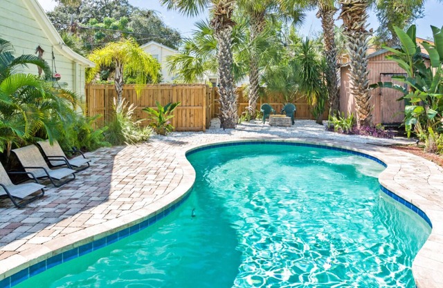 Summer Special Tampa Key West Style Bungalow and Pool