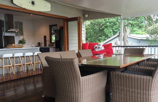 'Summer Villa' at Somerset Dam