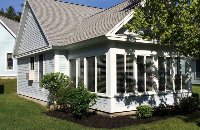 Summer Village Resort - Updated 2 Bedroom Cottage with WiFi and Central AC.