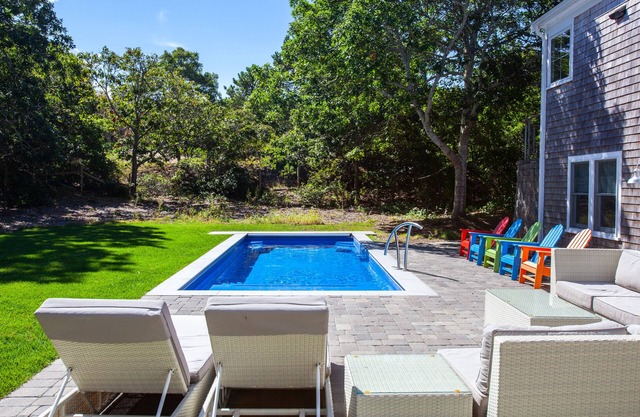 Summersweet - Dog Friendly 4 Bedroom with Pool, 2 Min Walk to Beach
