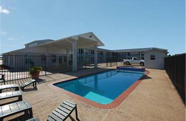 Summit Inn Hempstead