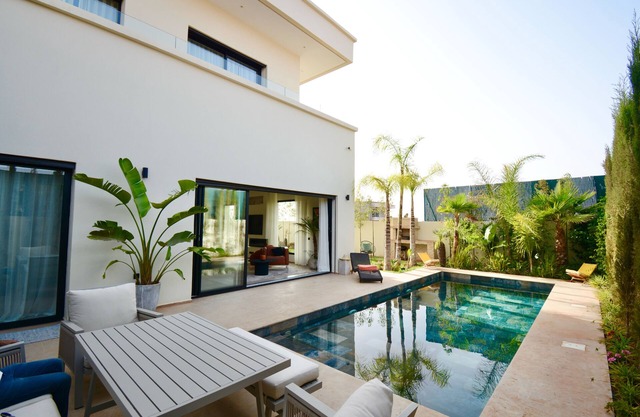 Sumptuous Family Villa Cherifa with swimming pool