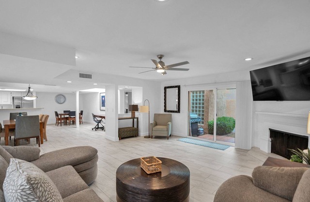 Sun or Shade: Clean, 2 Patios. Enclosed Private Backyard, Pet Friendly, Family Friendly, Walkable