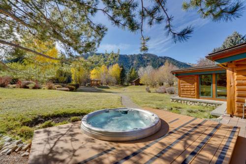 Sun Valley Log Home with Hot Tub and Mtn Views!