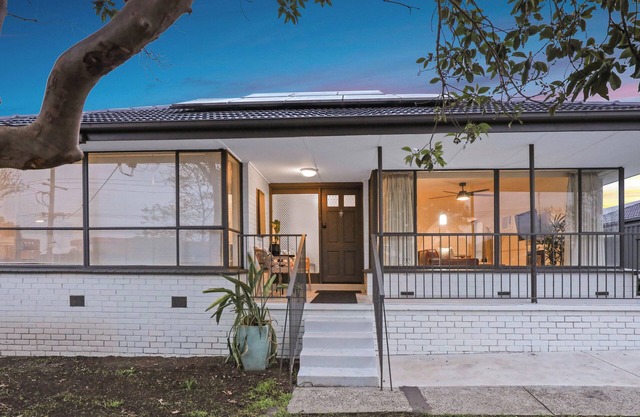 Sunbury large family home close to airport macedon ranges newly renovated