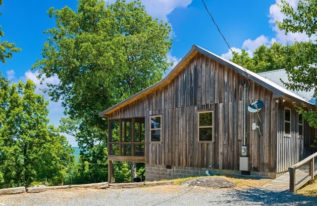 Sundance Rock-double master suites w/screened porches